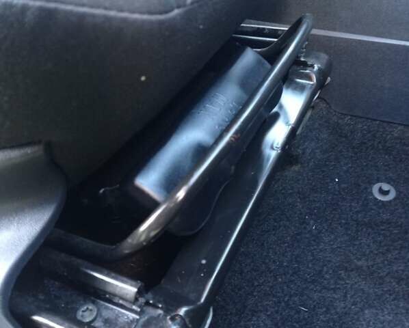 Сірий Опель Меріва, об'ємом двигуна 1.61 л та пробігом 193 тис. км за 4900 $, фото 24 на Automoto.ua