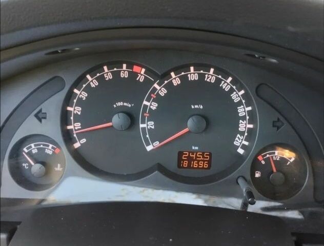 Серый Опель Мерива, объемом двигателя 0 л и пробегом 206 тыс. км за 4000 $, фото 6 на Automoto.ua