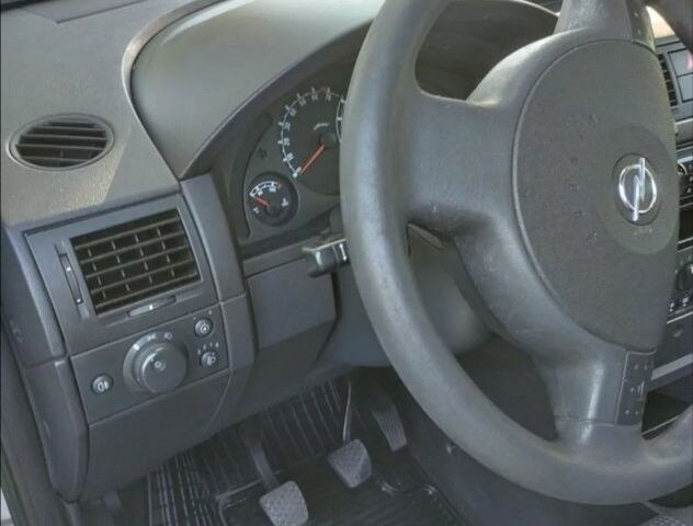 Серый Опель Мерива, объемом двигателя 0 л и пробегом 206 тыс. км за 4000 $, фото 4 на Automoto.ua