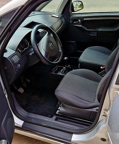 Серый Опель Мерива, объемом двигателя 1.6 л и пробегом 183 тыс. км за 3600 $, фото 10 на Automoto.ua