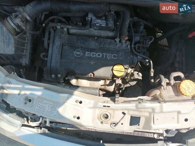 Серый Опель Мерива, объемом двигателя 1.4 л и пробегом 165 тыс. км за 5000 $, фото 11 на Automoto.ua