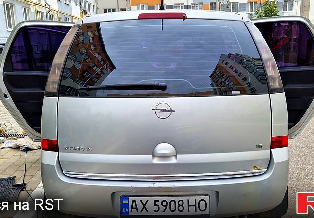 Серый Опель Мерива, объемом двигателя 1.6 л и пробегом 183 тыс. км за 3600 $, фото 4 на Automoto.ua