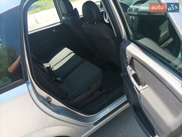 Серый Опель Мерива, объемом двигателя 1.4 л и пробегом 165 тыс. км за 5000 $, фото 4 на Automoto.ua