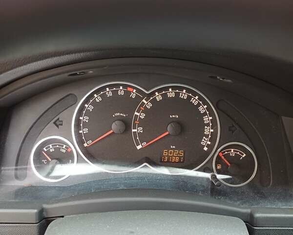 Серый Опель Мерива, объемом двигателя 1.6 л и пробегом 131 тыс. км за 4000 $, фото 1 на Automoto.ua