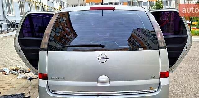 Серый Опель Мерива, объемом двигателя 1.6 л и пробегом 183 тыс. км за 3600 $, фото 3 на Automoto.ua