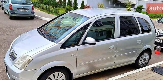 Серый Опель Мерива, объемом двигателя 1.6 л и пробегом 183 тыс. км за 3600 $, фото 1 на Automoto.ua