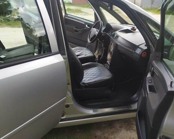 Серый Опель Мерива, объемом двигателя 1.2 л и пробегом 270 тыс. км за 3300 $, фото 4 на Automoto.ua