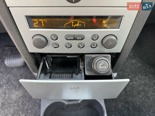 Сірий Опель Меріва, об'ємом двигуна 1.6 л та пробігом 98 тис. км за 5200 $, фото 37 на Automoto.ua