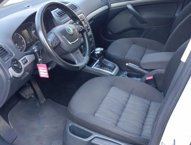 Серый Опель Мерива, объемом двигателя 0 л и пробегом 206 тыс. км за 4000 $, фото 10 на Automoto.ua