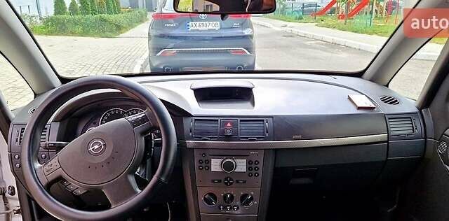 Серый Опель Мерива, объемом двигателя 1.6 л и пробегом 183 тыс. км за 3600 $, фото 9 на Automoto.ua