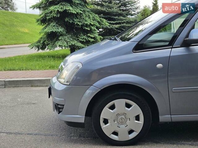 Серый Опель Мерива, объемом двигателя 1.6 л и пробегом 209 тыс. км за 3999 $, фото 5 на Automoto.ua