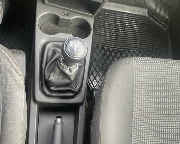 Серый Опель Мерива, объемом двигателя 1.36 л и пробегом 196 тыс. км за 2899 $, фото 20 на Automoto.ua