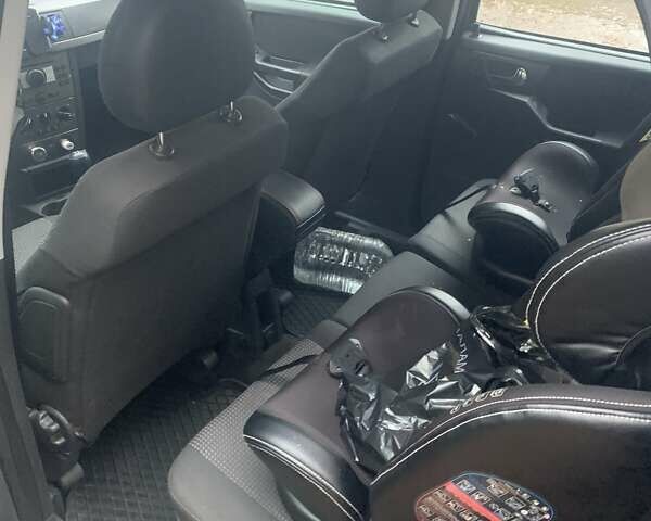 Серый Опель Мерива, объемом двигателя 1.4 л и пробегом 198 тыс. км за 4300 $, фото 4 на Automoto.ua