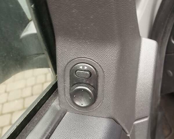 Сірий Опель Меріва, об'ємом двигуна 1.4 л та пробігом 173 тис. км за 5100 $, фото 27 на Automoto.ua