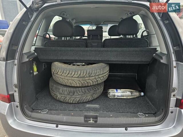 Серый Опель Мерива, объемом двигателя 1.6 л и пробегом 209 тыс. км за 3999 $, фото 35 на Automoto.ua