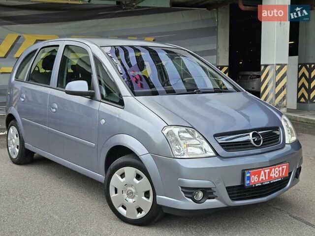 Серый Опель Мерива, объемом двигателя 1.6 л и пробегом 209 тыс. км за 3999 $, фото 1 на Automoto.ua