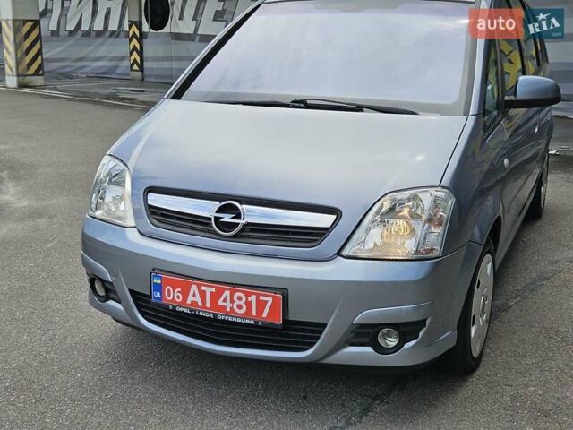 Серый Опель Мерива, объемом двигателя 1.6 л и пробегом 209 тыс. км за 3999 $, фото 4 на Automoto.ua