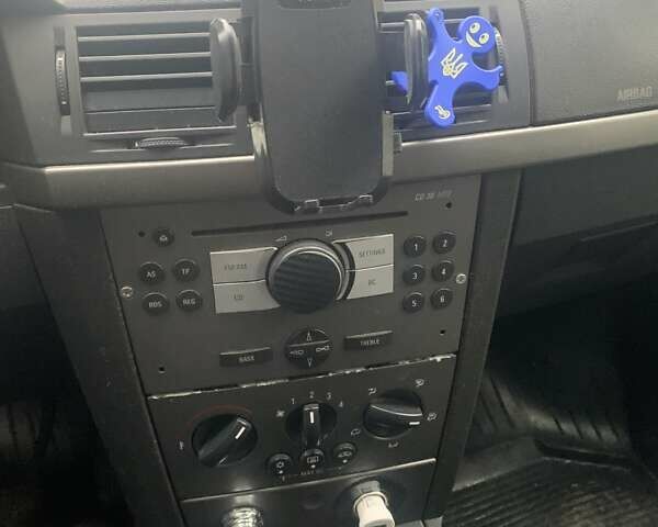 Серый Опель Мерива, объемом двигателя 1.4 л и пробегом 198 тыс. км за 4300 $, фото 6 на Automoto.ua