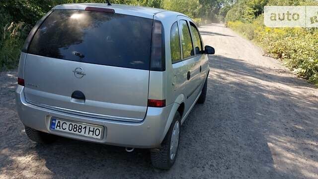 Серый Опель Мерива, объемом двигателя 1.69 л и пробегом 210 тыс. км за 4800 $, фото 4 на Automoto.ua