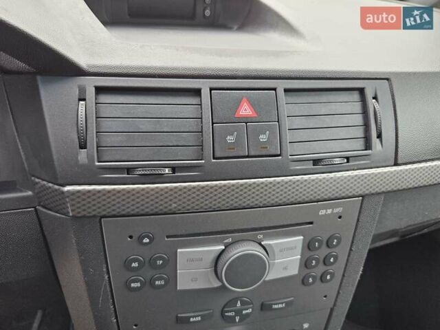 Серый Опель Мерива, объемом двигателя 1.6 л и пробегом 209 тыс. км за 3999 $, фото 28 на Automoto.ua