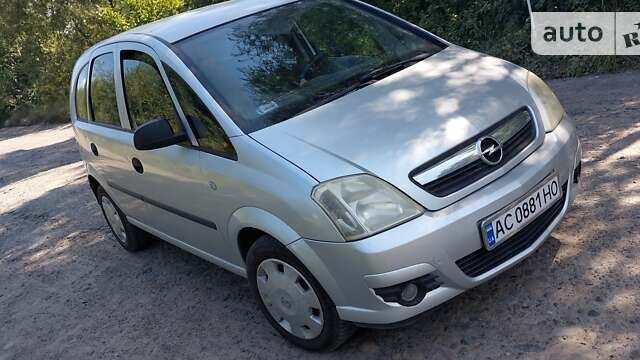 Серый Опель Мерива, объемом двигателя 1.69 л и пробегом 210 тыс. км за 4800 $, фото 1 на Automoto.ua