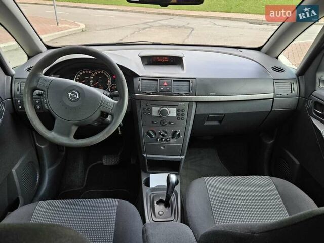 Серый Опель Мерива, объемом двигателя 1.6 л и пробегом 209 тыс. км за 3999 $, фото 26 на Automoto.ua