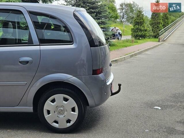 Серый Опель Мерива, объемом двигателя 1.6 л и пробегом 209 тыс. км за 3999 $, фото 11 на Automoto.ua