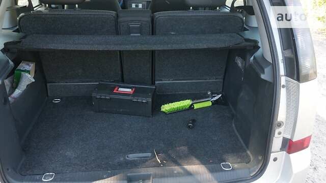 Серый Опель Мерива, объемом двигателя 1.69 л и пробегом 210 тыс. км за 4800 $, фото 5 на Automoto.ua