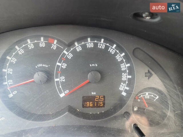 Серый Опель Мерива, объемом двигателя 1.36 л и пробегом 196 тыс. км за 2899 $, фото 23 на Automoto.ua