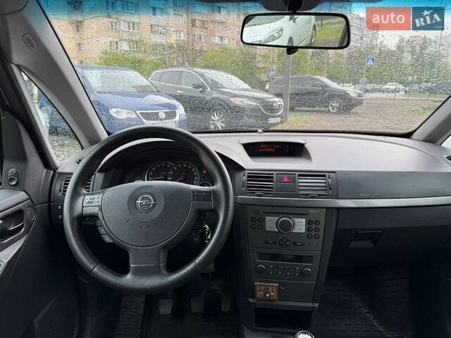Серый Опель Мерива, объемом двигателя 1.25 л и пробегом 261 тыс. км за 5290 $, фото 14 на Automoto.ua