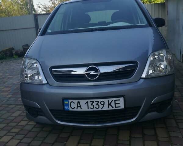 Серый Опель Мерива, объемом двигателя 1.36 л и пробегом 300 тыс. км за 6750 $, фото 1 на Automoto.ua