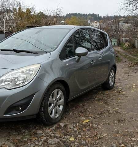 Серый Опель Мерива, объемом двигателя 1.3 л и пробегом 220 тыс. км за 5500 $, фото 5 на Automoto.ua