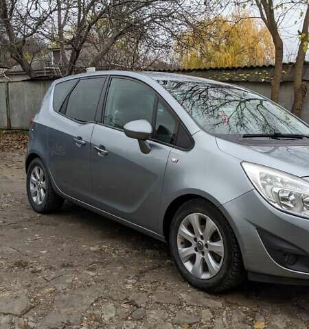 Серый Опель Мерива, объемом двигателя 1.3 л и пробегом 220 тыс. км за 5500 $, фото 1 на Automoto.ua