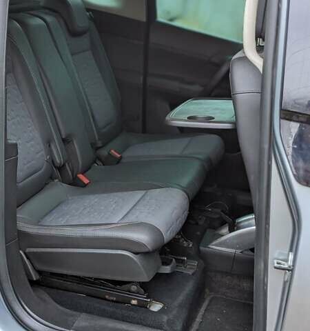 Серый Опель Мерива, объемом двигателя 1.3 л и пробегом 220 тыс. км за 5500 $, фото 23 на Automoto.ua