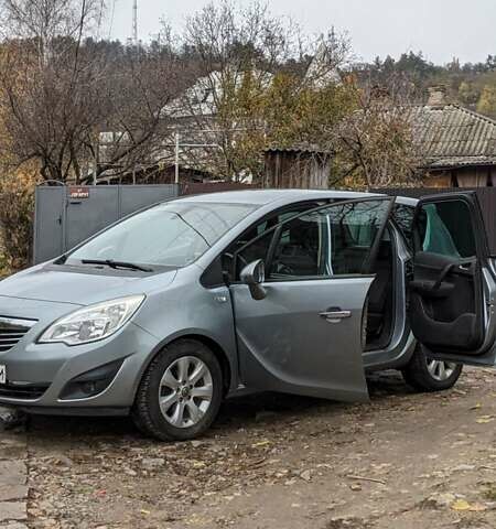 Серый Опель Мерива, объемом двигателя 1.3 л и пробегом 220 тыс. км за 5500 $, фото 30 на Automoto.ua