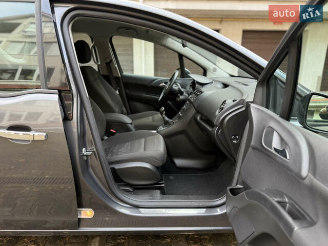 Серый Опель Мерива, объемом двигателя 1.36 л и пробегом 244 тыс. км за 5900 $, фото 17 на Automoto.ua