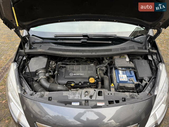 Серый Опель Мерива, объемом двигателя 1.36 л и пробегом 244 тыс. км за 5900 $, фото 9 на Automoto.ua