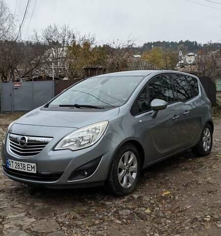 Серый Опель Мерива, объемом двигателя 1.3 л и пробегом 220 тыс. км за 5500 $, фото 4 на Automoto.ua