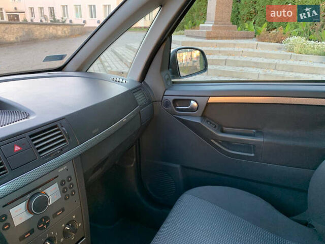 Серый Опель Мерива, объемом двигателя 1.6 л и пробегом 270 тыс. км за 4999 $, фото 28 на Automoto.ua