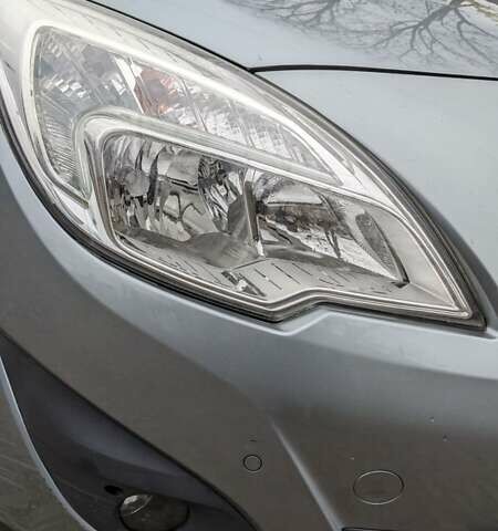 Серый Опель Мерива, объемом двигателя 1.3 л и пробегом 220 тыс. км за 5500 $, фото 16 на Automoto.ua