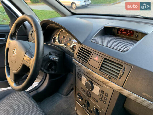 Серый Опель Мерива, объемом двигателя 1.6 л и пробегом 270 тыс. км за 4999 $, фото 24 на Automoto.ua