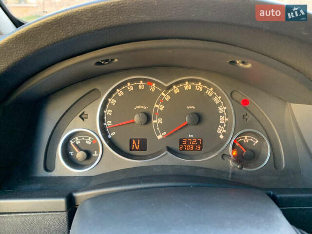 Серый Опель Мерива, объемом двигателя 1.6 л и пробегом 270 тыс. км за 4999 $, фото 30 на Automoto.ua