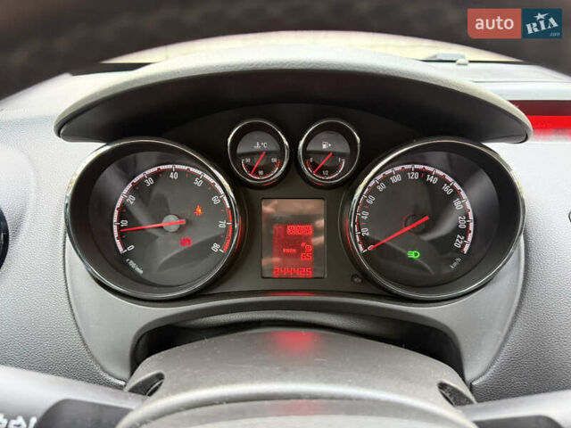 Серый Опель Мерива, объемом двигателя 1.36 л и пробегом 244 тыс. км за 5900 $, фото 15 на Automoto.ua