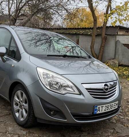 Серый Опель Мерива, объемом двигателя 1.3 л и пробегом 220 тыс. км за 5500 $, фото 2 на Automoto.ua