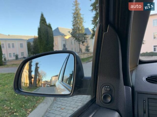 Сірий Опель Меріва, об'ємом двигуна 1.6 л та пробігом 270 тис. км за 5100 $, фото 39 на Automoto.ua