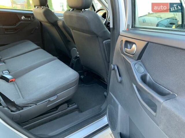 Сірий Опель Меріва, об'ємом двигуна 1.6 л та пробігом 270 тис. км за 5100 $, фото 32 на Automoto.ua