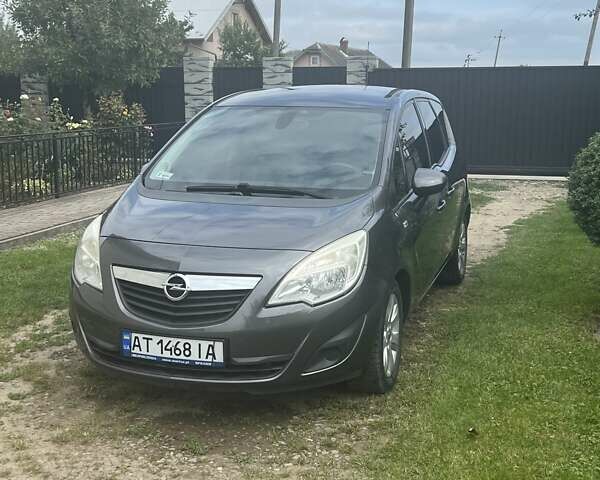 Серый Опель Мерива, объемом двигателя 1.25 л и пробегом 258 тыс. км за 5500 $, фото 1 на Automoto.ua