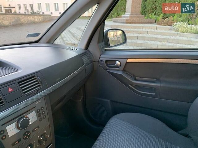 Сірий Опель Меріва, об'ємом двигуна 1.6 л та пробігом 270 тис. км за 5100 $, фото 22 на Automoto.ua