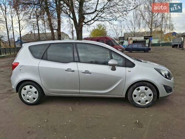 Серый Опель Мерива, объемом двигателя 1.69 л и пробегом 227 тыс. км за 7777 $, фото 4 на Automoto.ua