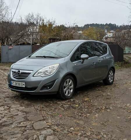 Серый Опель Мерива, объемом двигателя 1.3 л и пробегом 220 тыс. км за 5500 $, фото 3 на Automoto.ua
